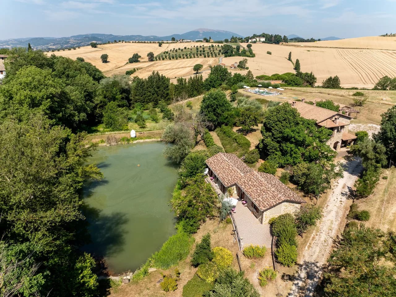 Panoramic View Pool Villa in Piccione, Umbria, Italy, Foto 4