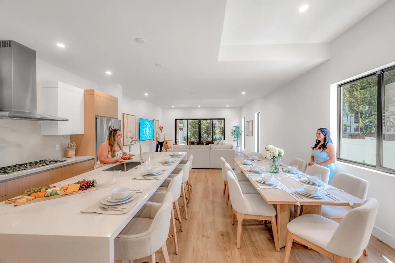 Townhouse / Heated Pool / Centrally Located / Malibu Key Two photo 2