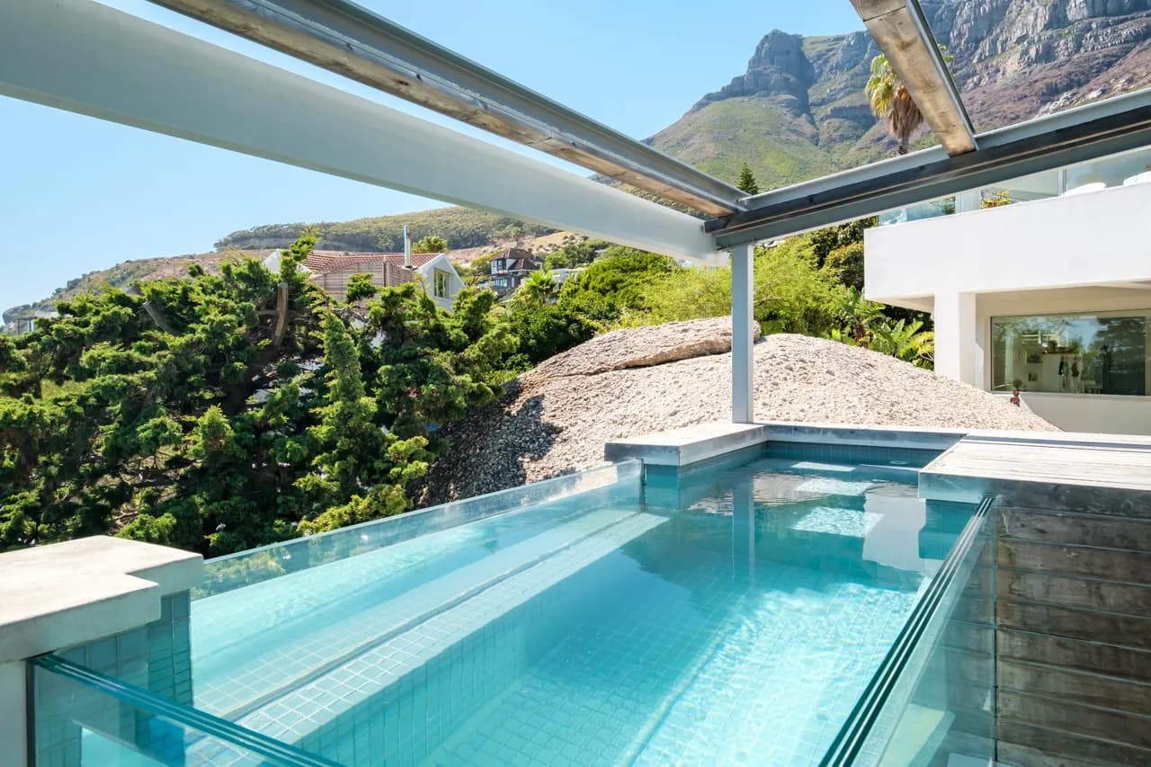 Coastal Retreat with Pool Views in Cape Town photo 4