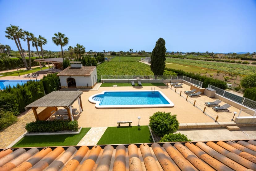 Summer Oasis Retreat Villa by Fidalsa