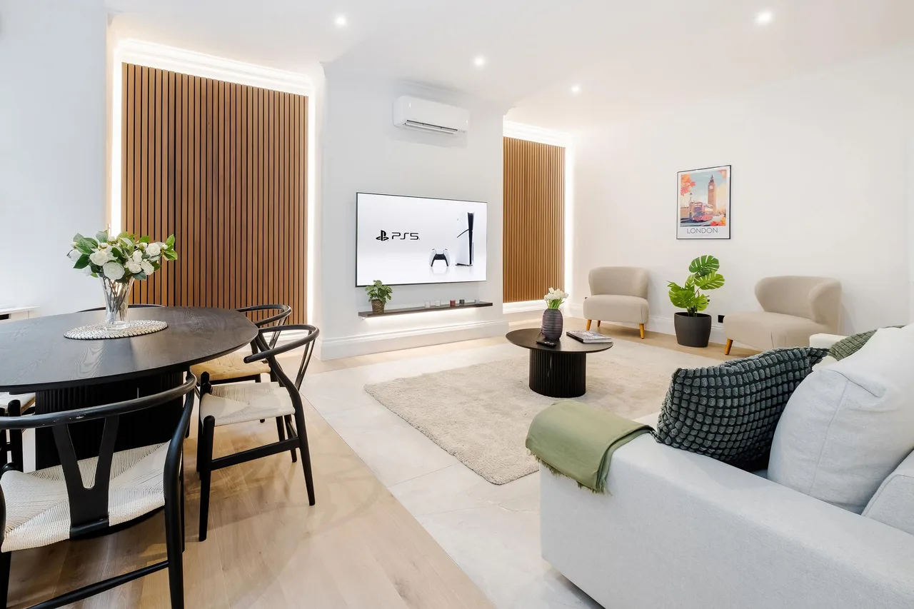 Modern Two Bedroom Apartment in South Kensington, London, Foto 2