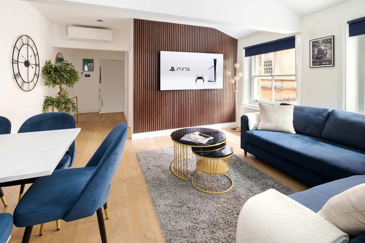 Charming Three Bedroom Apartment in London
