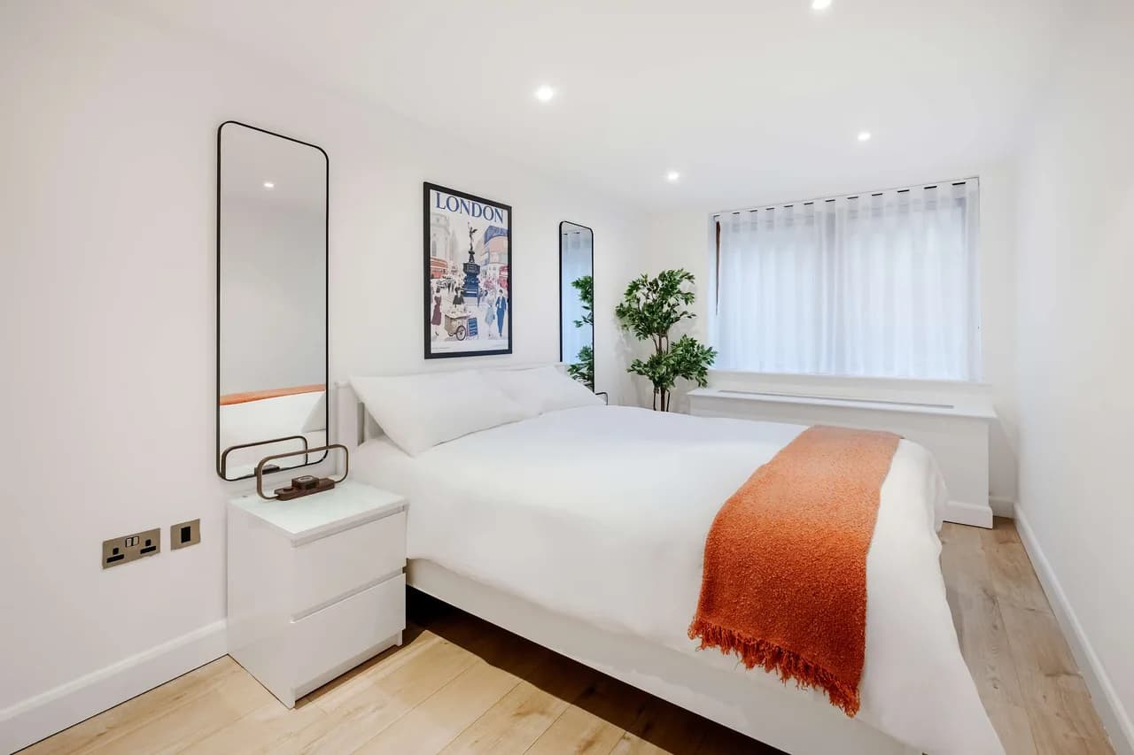 Quintessentially British Two Bedroom Home in London, photo 4