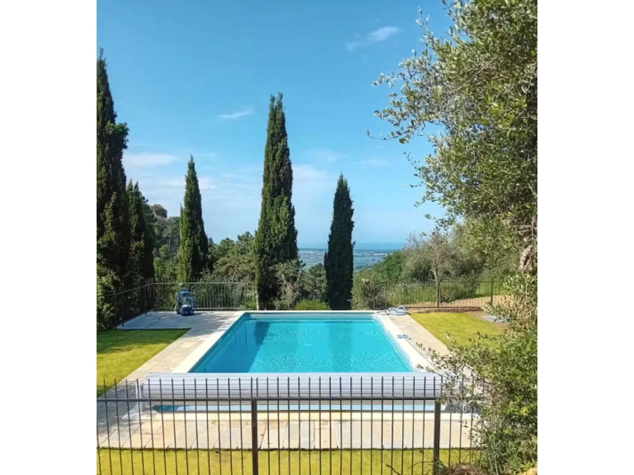 Hilltop Five Bedroom Villa in Tuscany photo 2