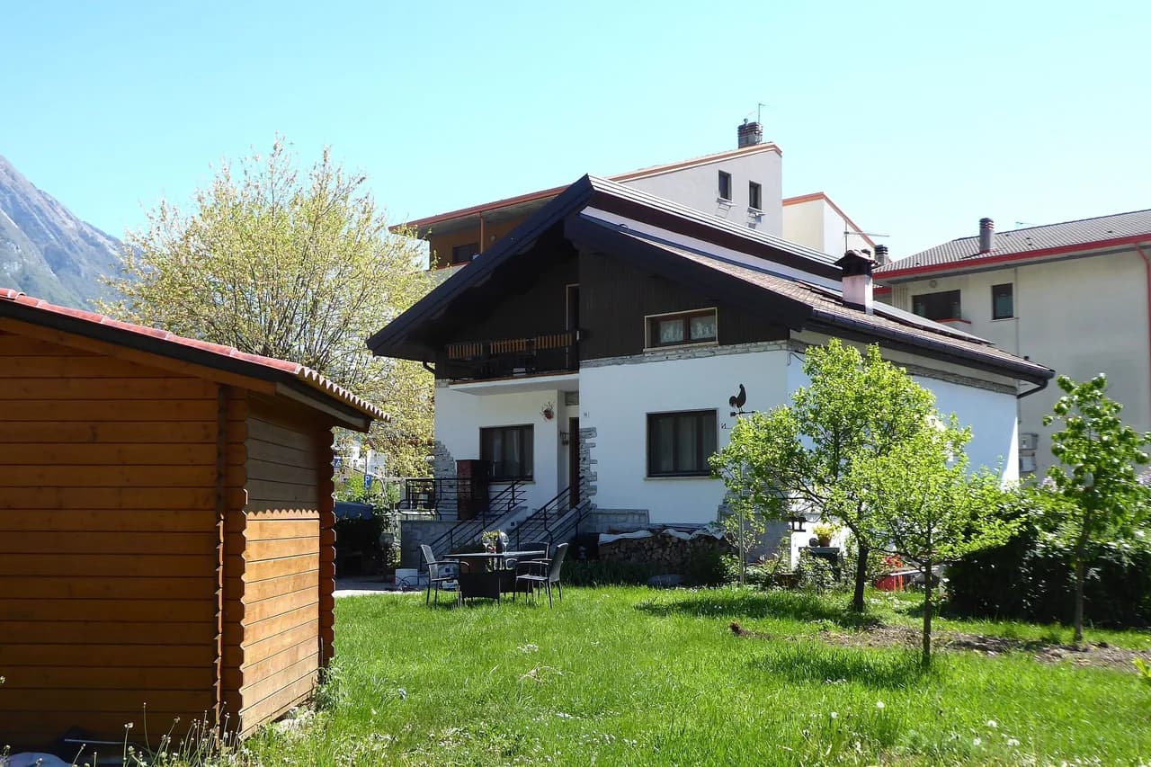 Garden View Two Bedroom House in Polpet
