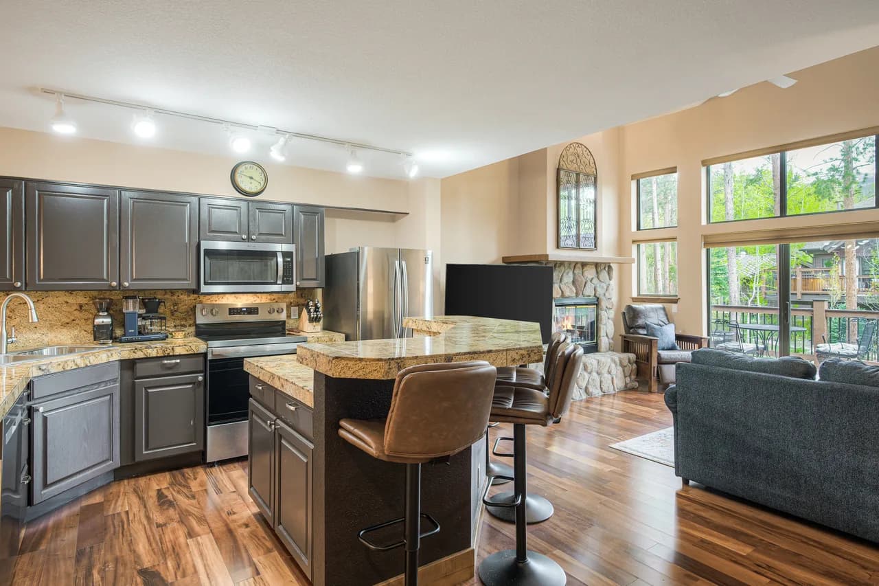 Village Point 203 photo 3