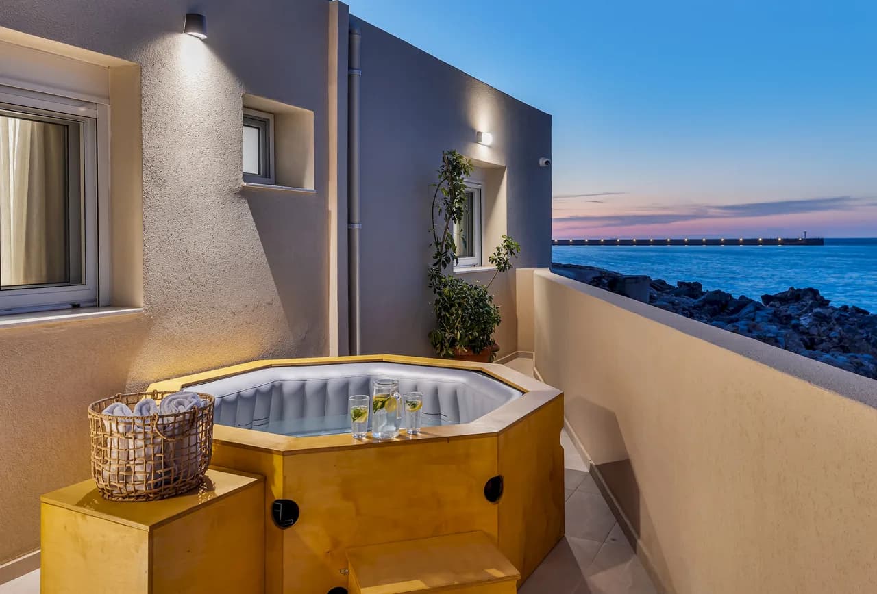 Sea Whisper - Seafront-Wohnung mit Whirlpool, von Estia, Foto 2