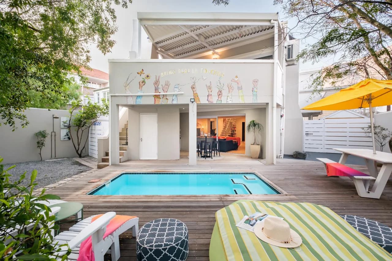 Green Point 4 Bed Family Home w Pool Happy House photo 4