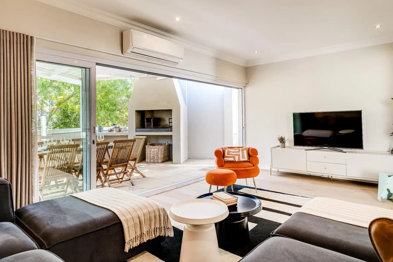 Green Point 4 Bed Family Home w Pool Happy House photo 5
