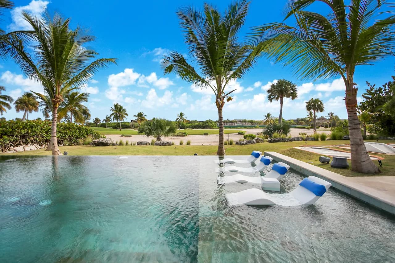 Luxury Caribbean Escape | 8BR Villa with Pool, Jacuzzi & Golf Cart photo 2