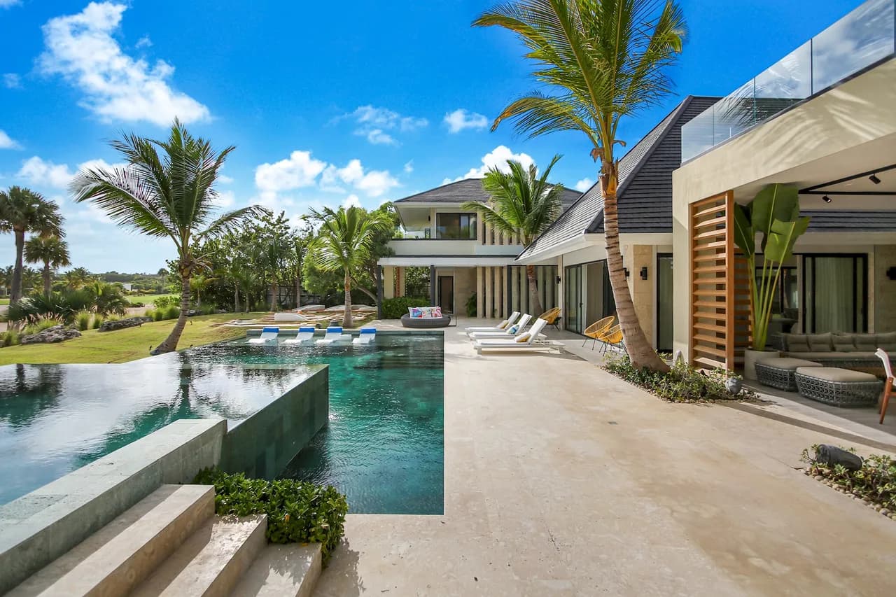 Luxury Caribbean Escape | 8BR Villa with Pool, Jacuzzi & Golf Cart photo 5