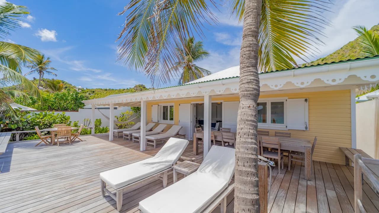 Tranquil Beachfront Villa with Sunset Views photo 3