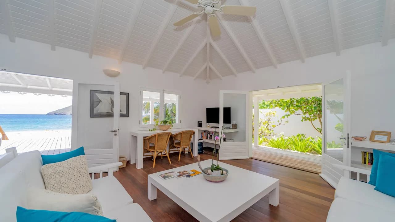 Tranquil Beachfront Villa with Sunset Views photo 5