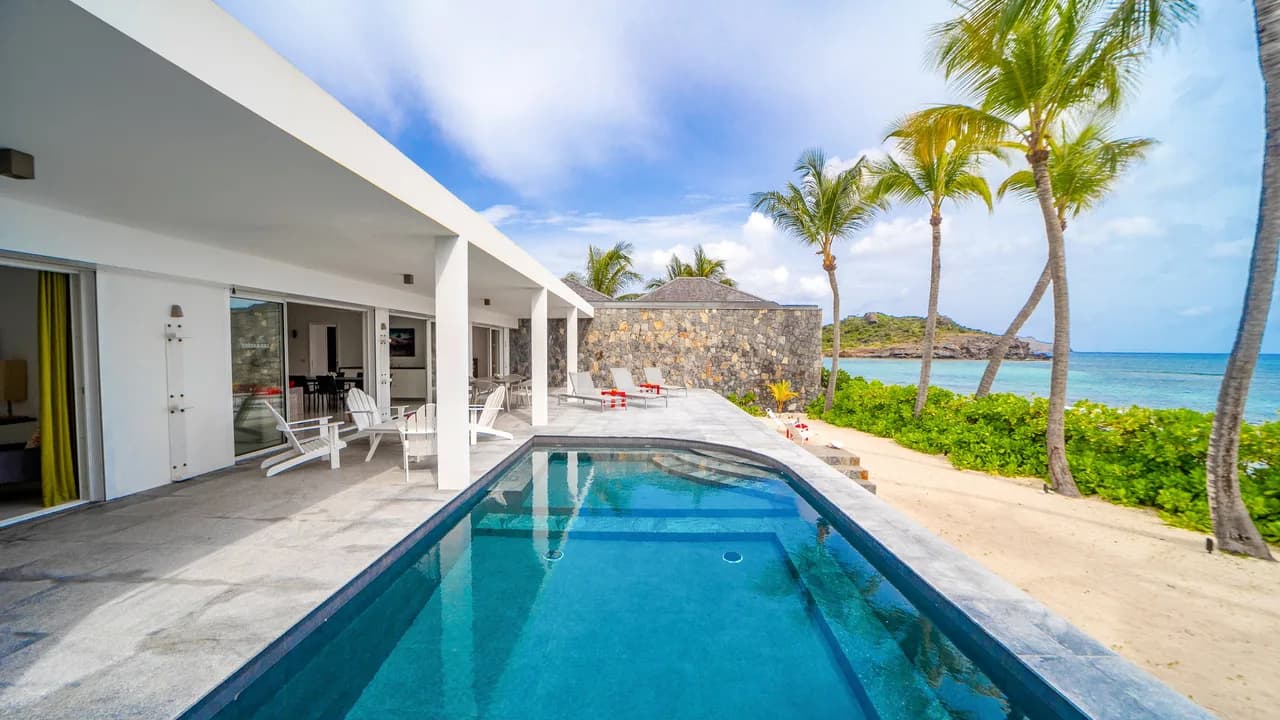 Oceanfront Villa With Direct Beach Access photo 2