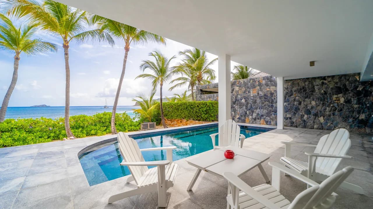Oceanfront Villa With Direct Beach Access photo 3