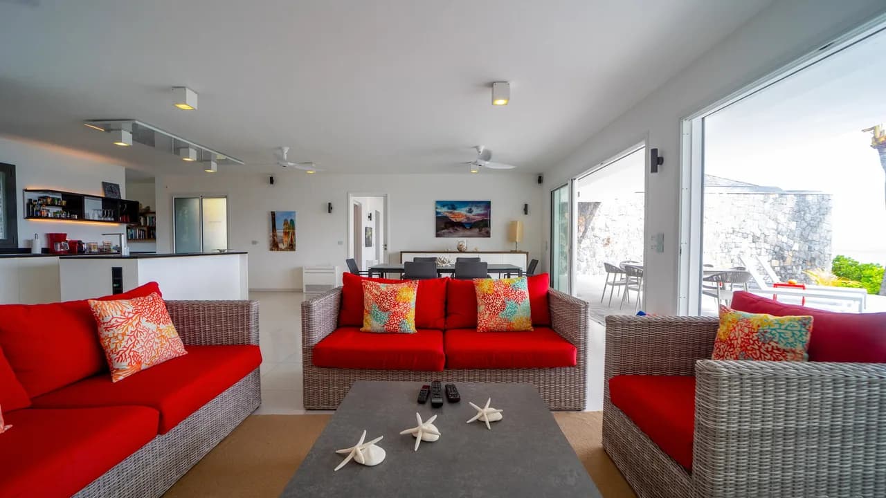 Oceanfront Villa With Direct Beach Access photo 4