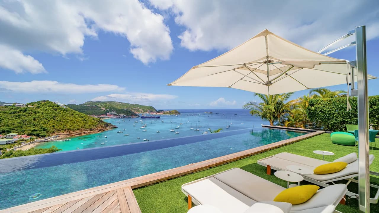 Luxurious Multi-Level Home With Infinity Vibes photo 2