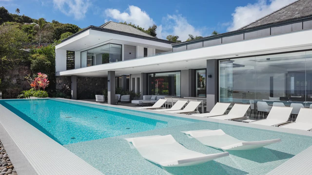 Four-Bedroom Villa with Pool and Fitness Room photo 3