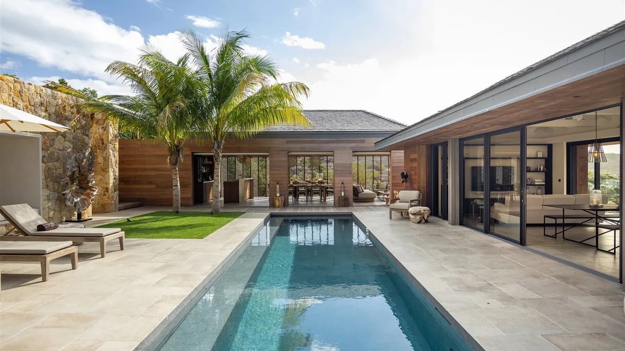 Prestigious Hilltop Retreat With Sun Terrace photo 3