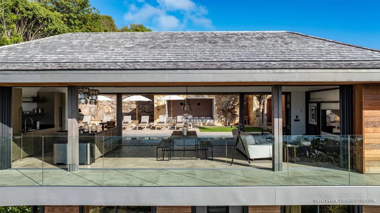 Prestigious Hilltop Retreat With Sun Terrace photo 4