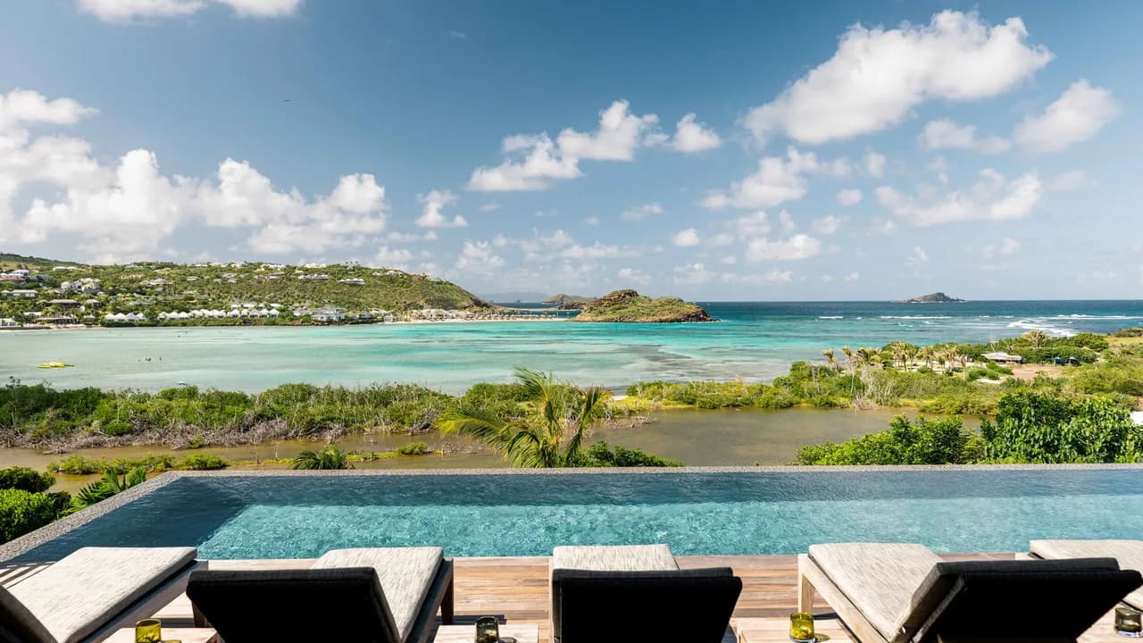 High-End Tropical Lagoonfront Four-Suite Villa photo 2