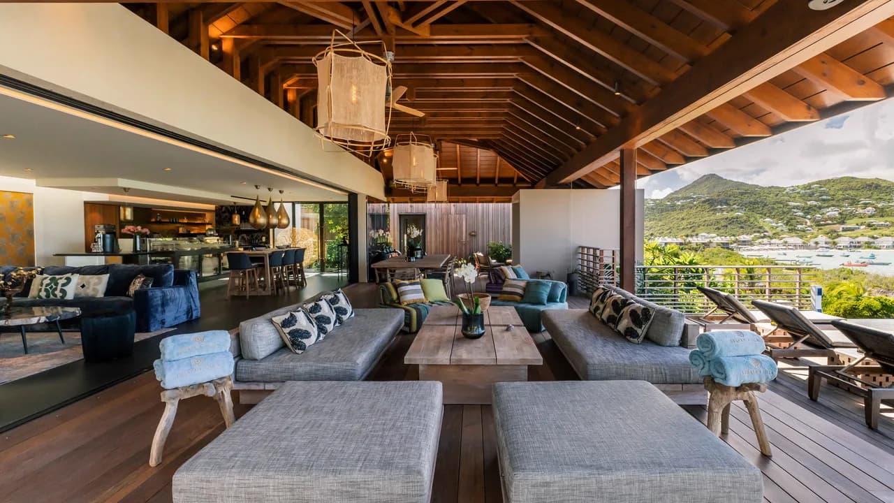 High-End Tropical Lagoonfront Four-Suite Villa photo 4