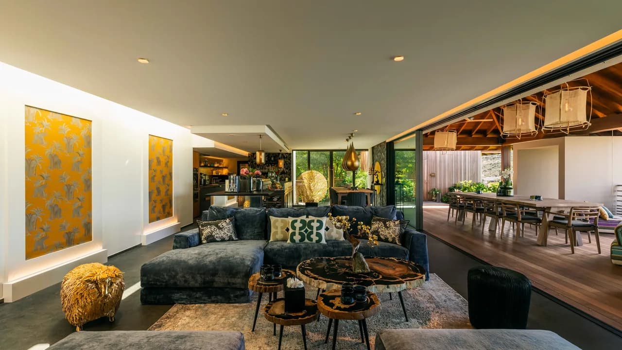 High-End Tropical Lagoonfront Four-Suite Villa photo 5
