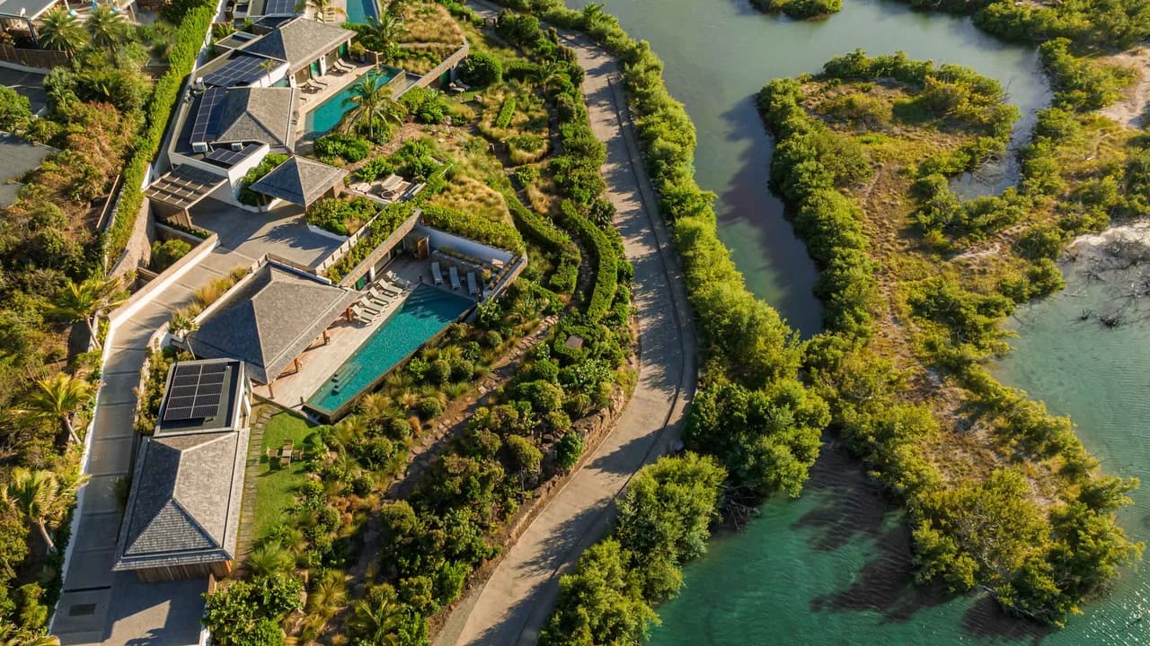 Fourteen-Bedroom Estate in Grand-Cul-de-Sac photo 5