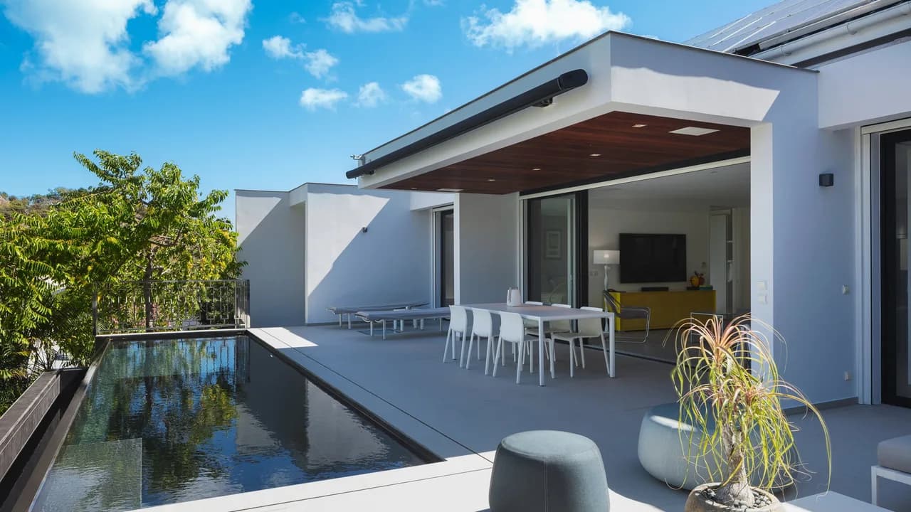 Bright Home With Private Heated Pool photo 2