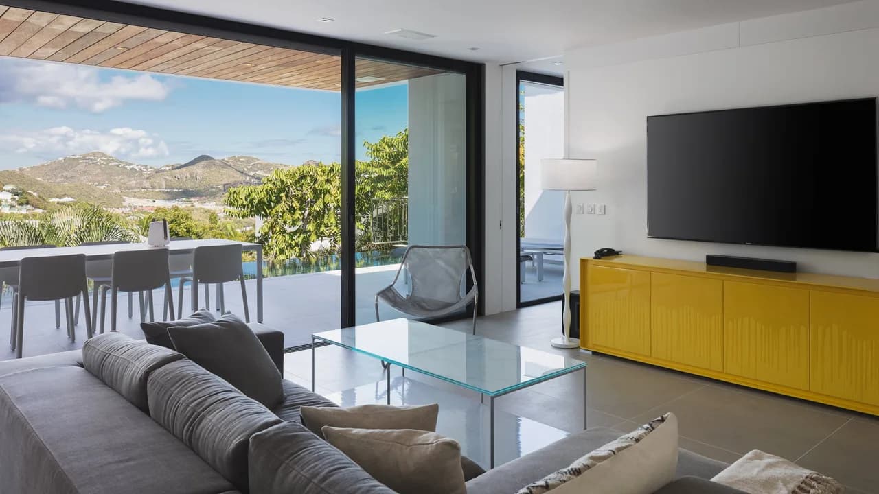 Bright Home With Private Heated Pool photo 4