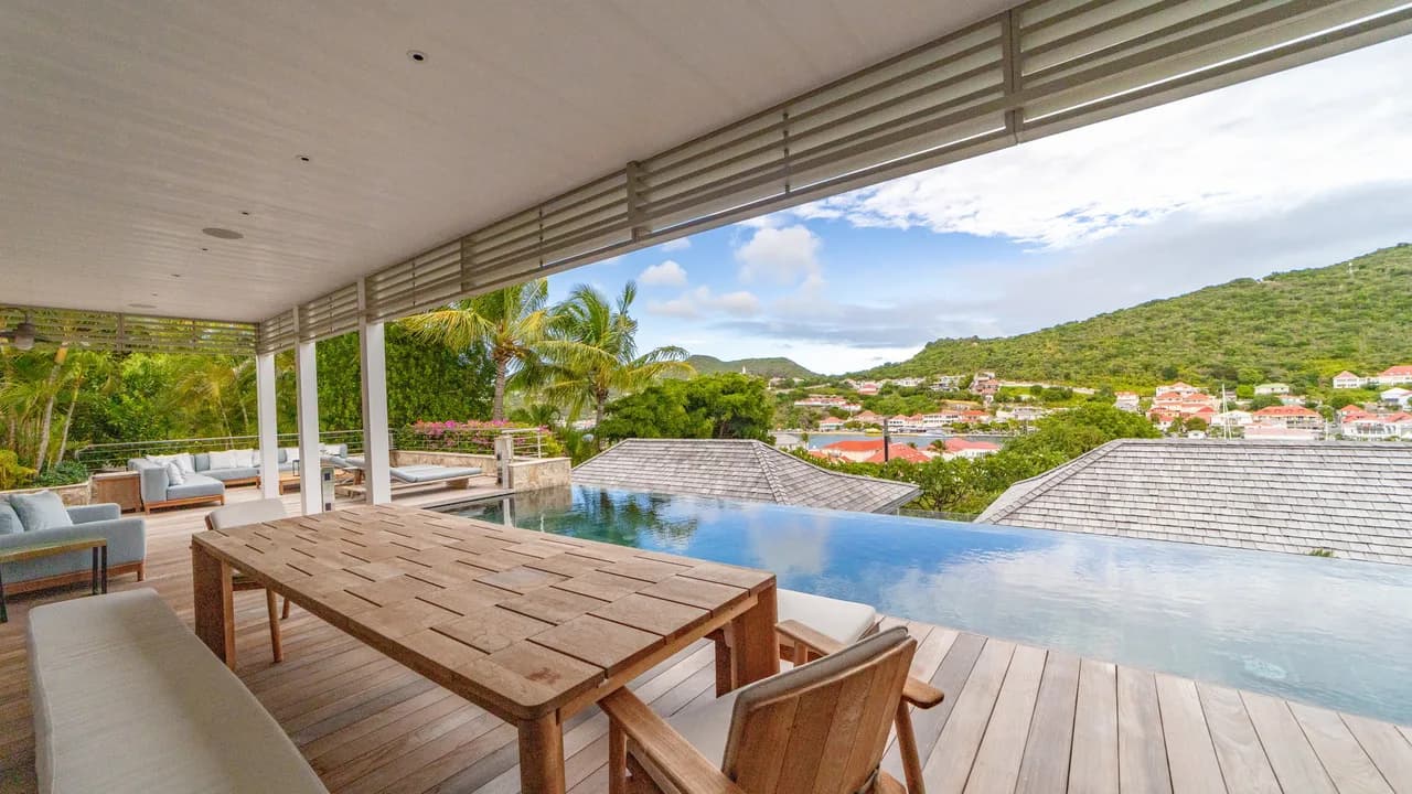 Elegant Caribbean Retreat With Stunning Views photo 4