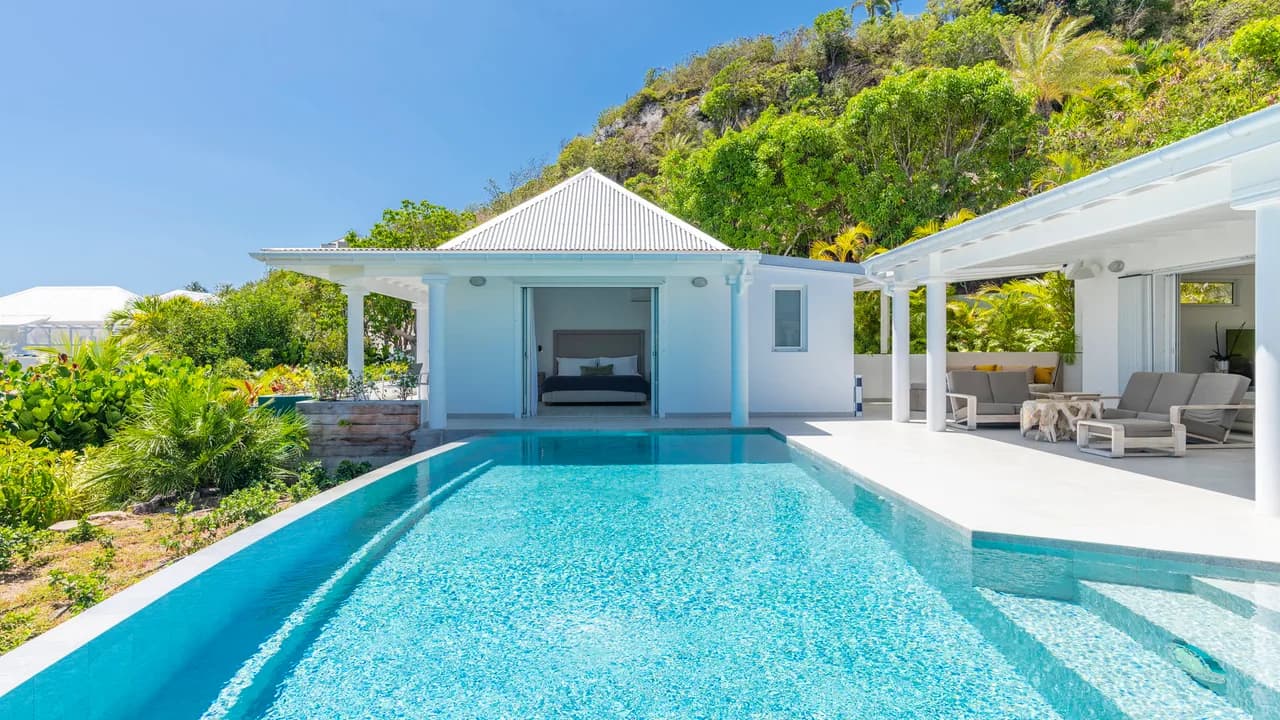 Chic Modern Villa Near Beach and Shops photo 2
