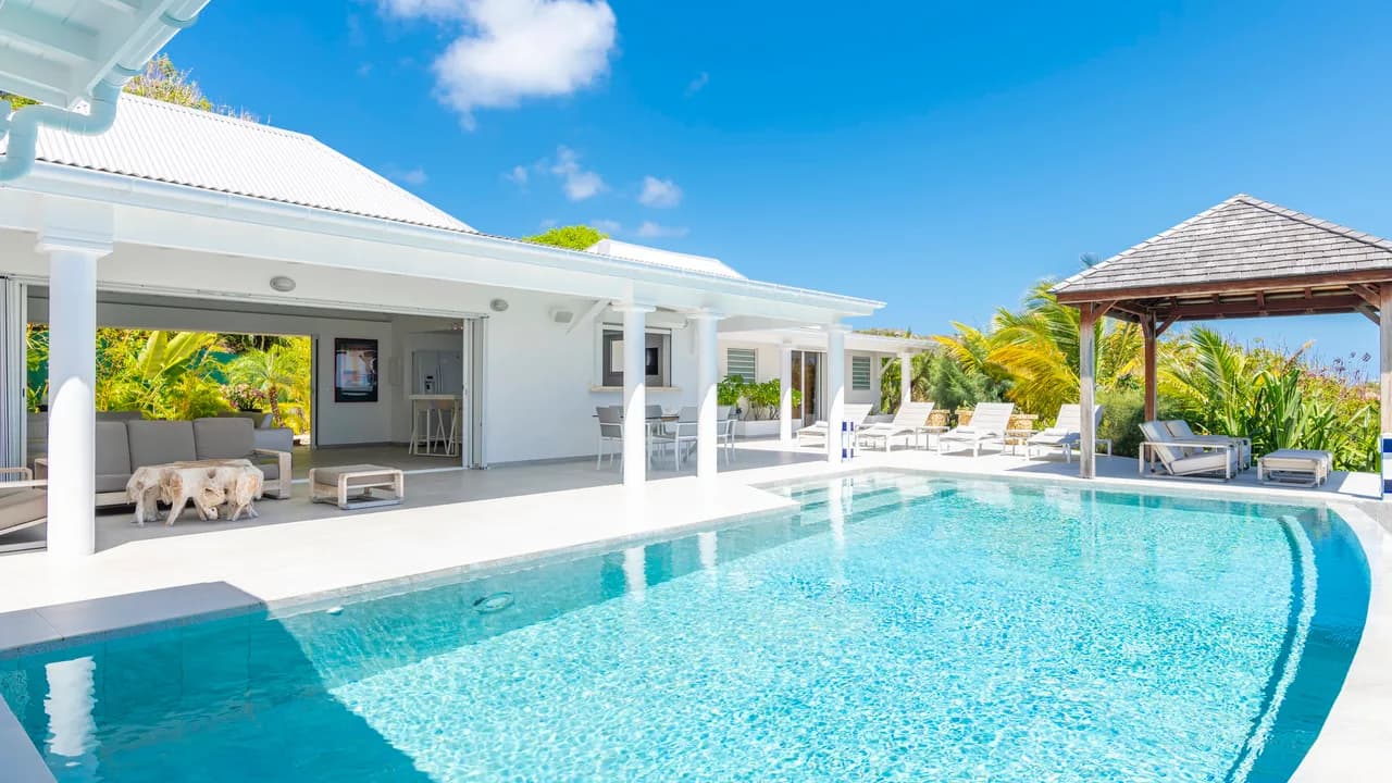 Chic Modern Villa Near Beach and Shops photo 3