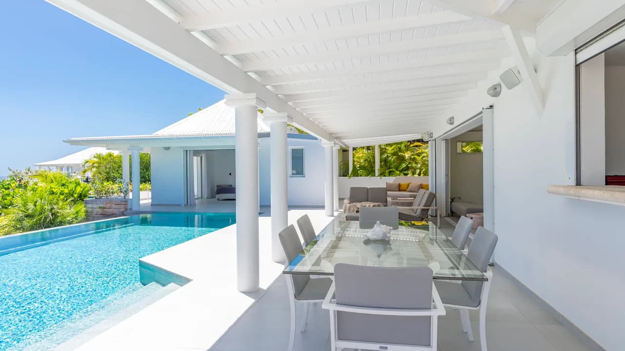 Chic Modern Villa Near Beach and Shops photo 4