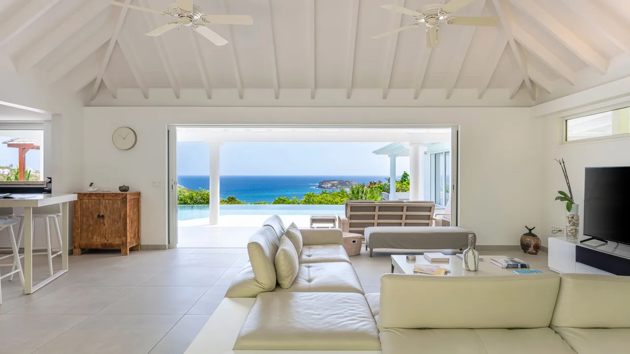 Chic Modern Villa Near Beach and Shops photo 5