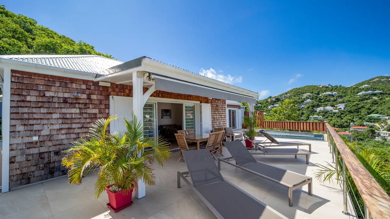 Heart of Flammands Villa offers Lovely Sea Views photo 3