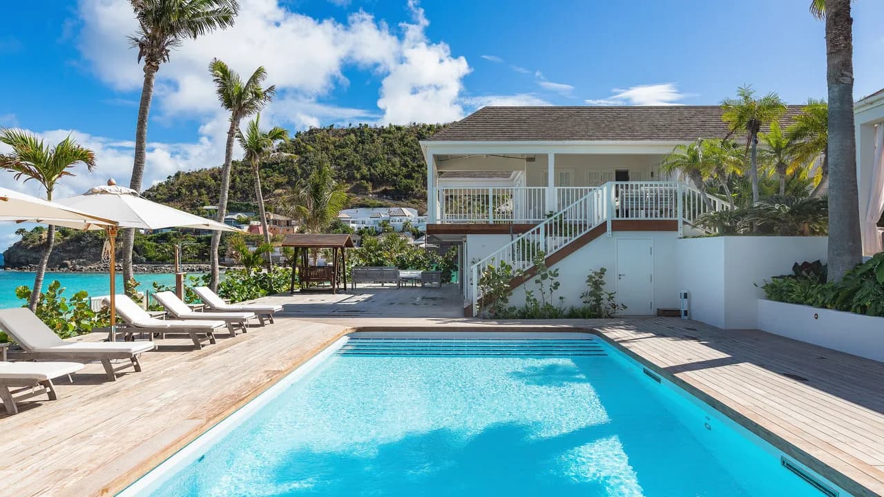 Amazing Villa Located on a Famous Beach photo 2