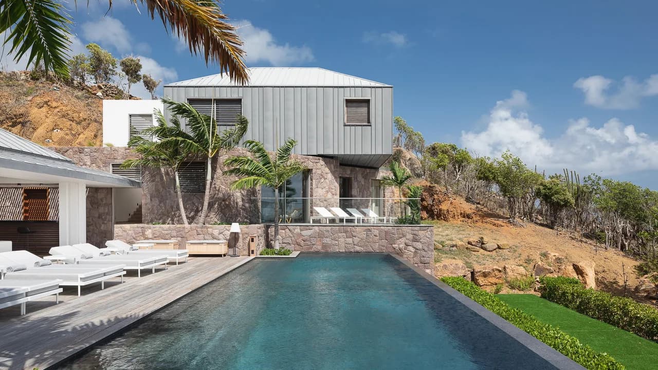 On a Hill Side Villa with Superb Amenities, Foto 2