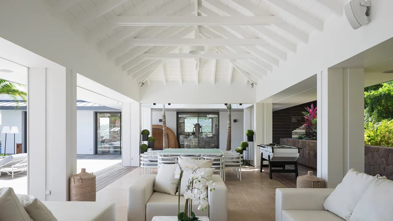 On a Hill Side Villa with Superb Amenities, Foto 3