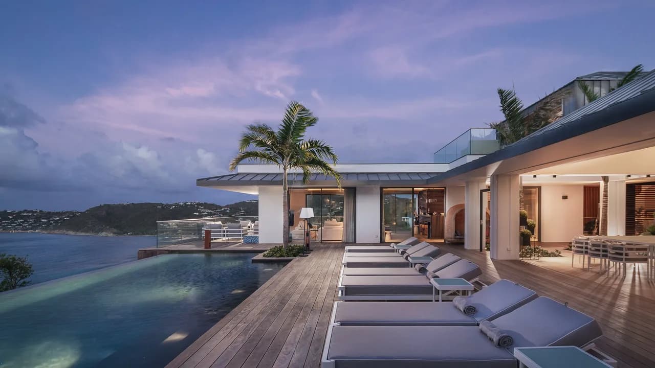 On a Hill Side Villa with Superb Amenities, Foto 5