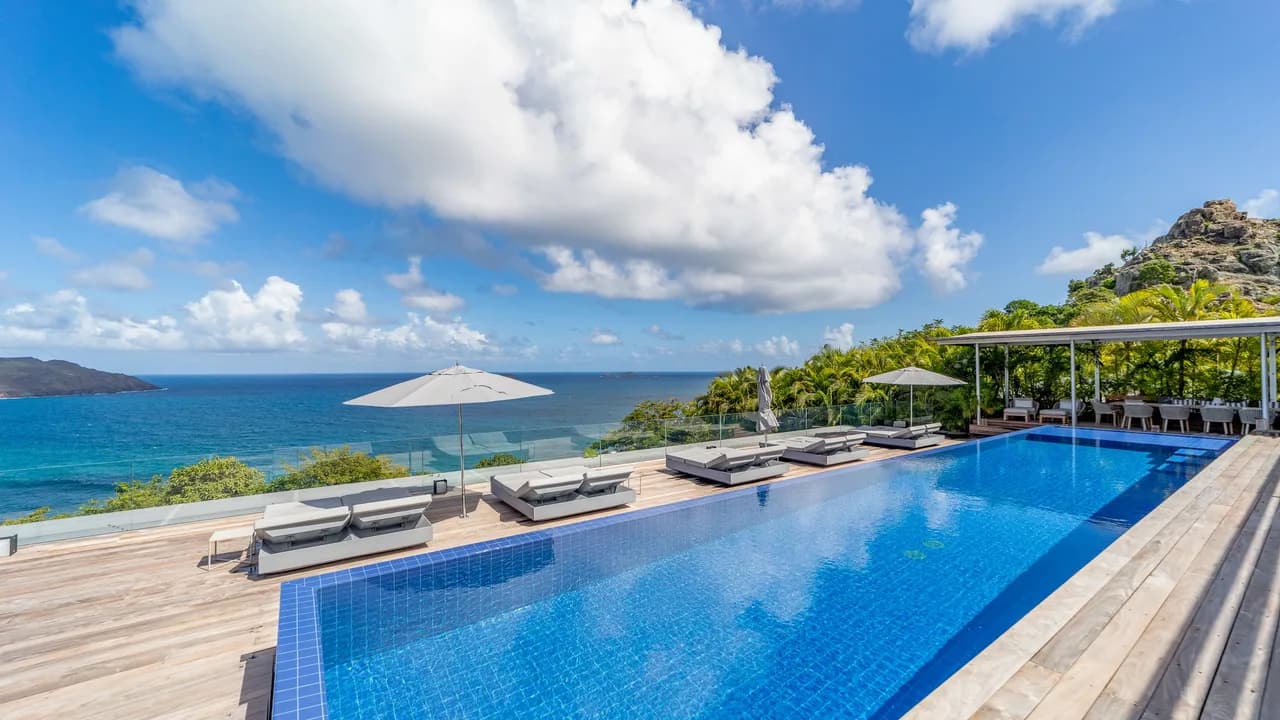 Luxurious Oceanfront Villa in Anse Des Cayes, Foto 2