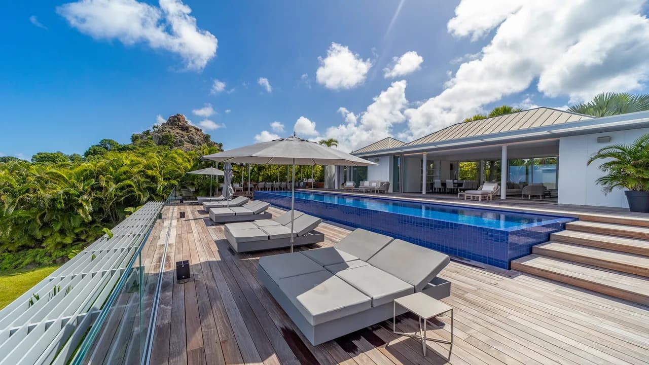 Luxurious Oceanfront Villa in Anse Des Cayes, Foto 3
