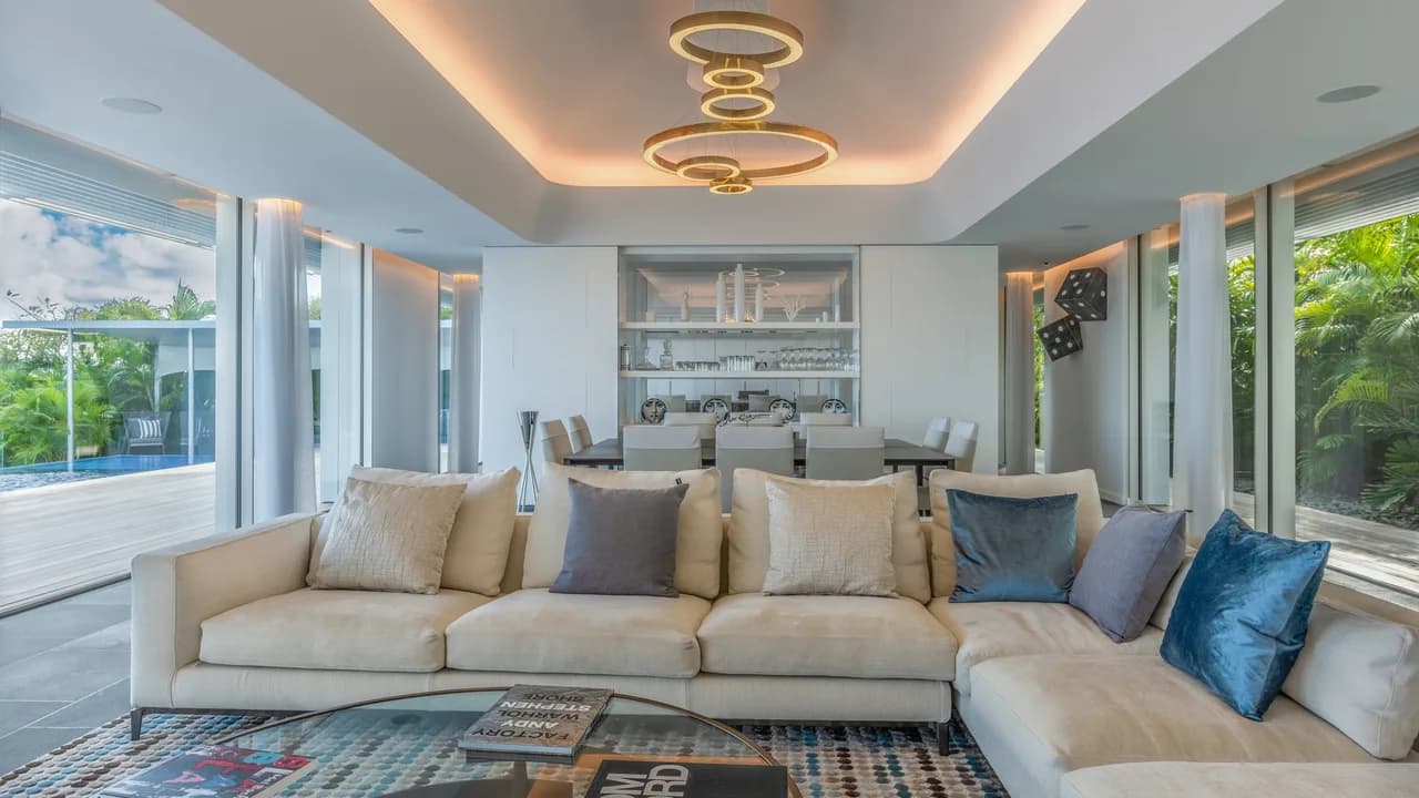 Luxurious Oceanfront Villa in Anse Des Cayes, Foto 5