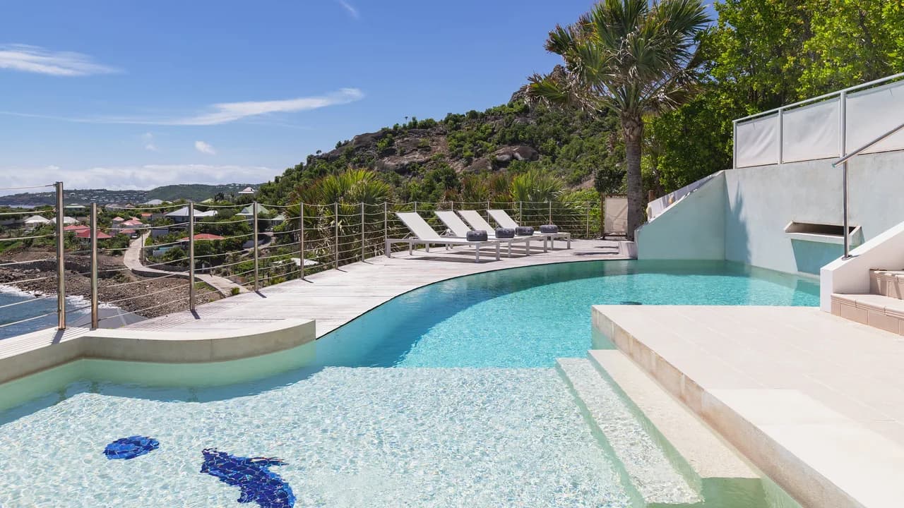 Villa Located in a Secluded Residential Area, Foto 2
