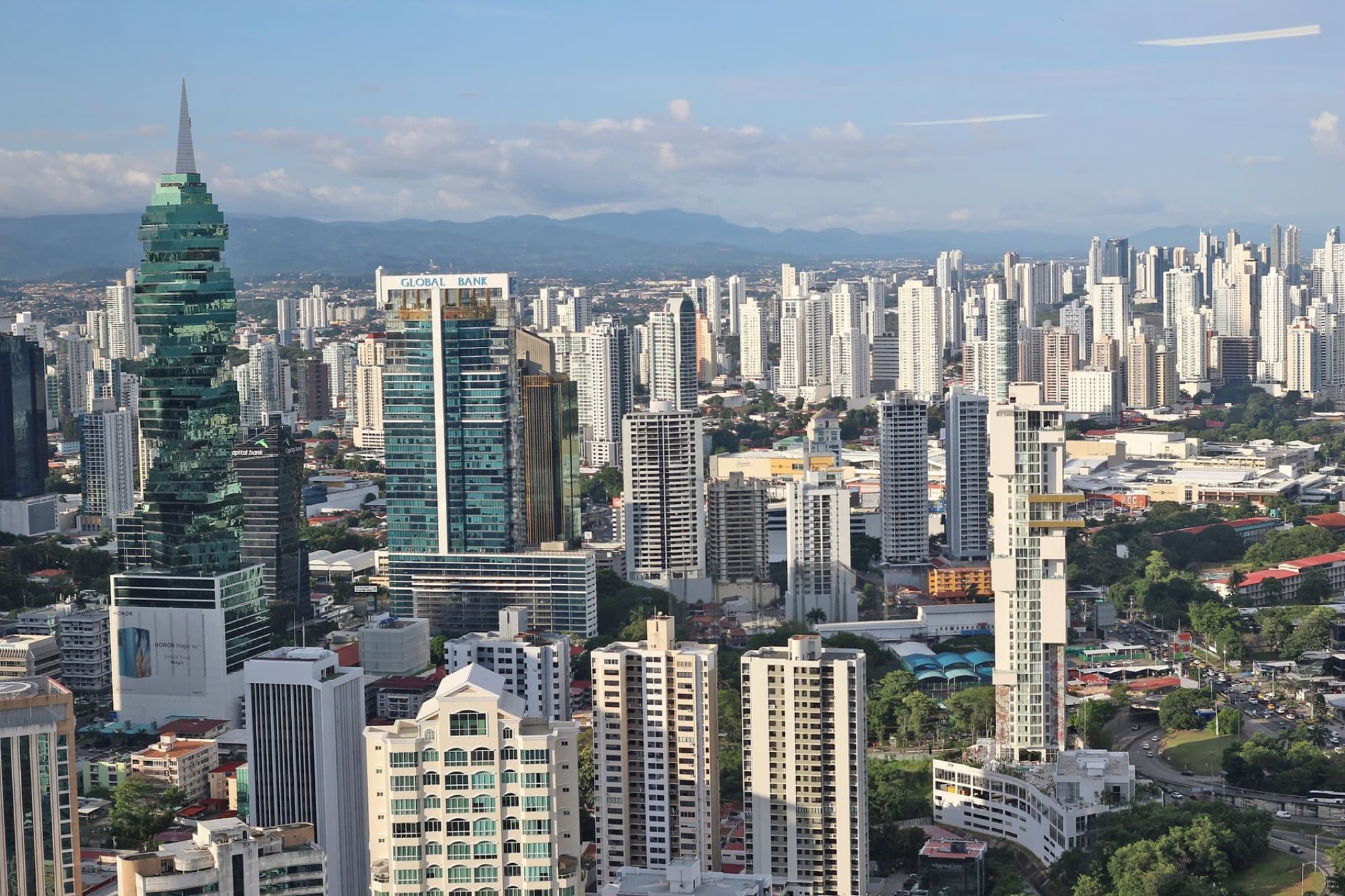 Aerial view of the modern skyline in Panamá City showcasing iconic skyscrapers and urban architecture.
