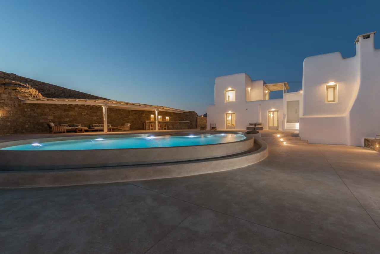 Luxury Villas to Rent in Greece