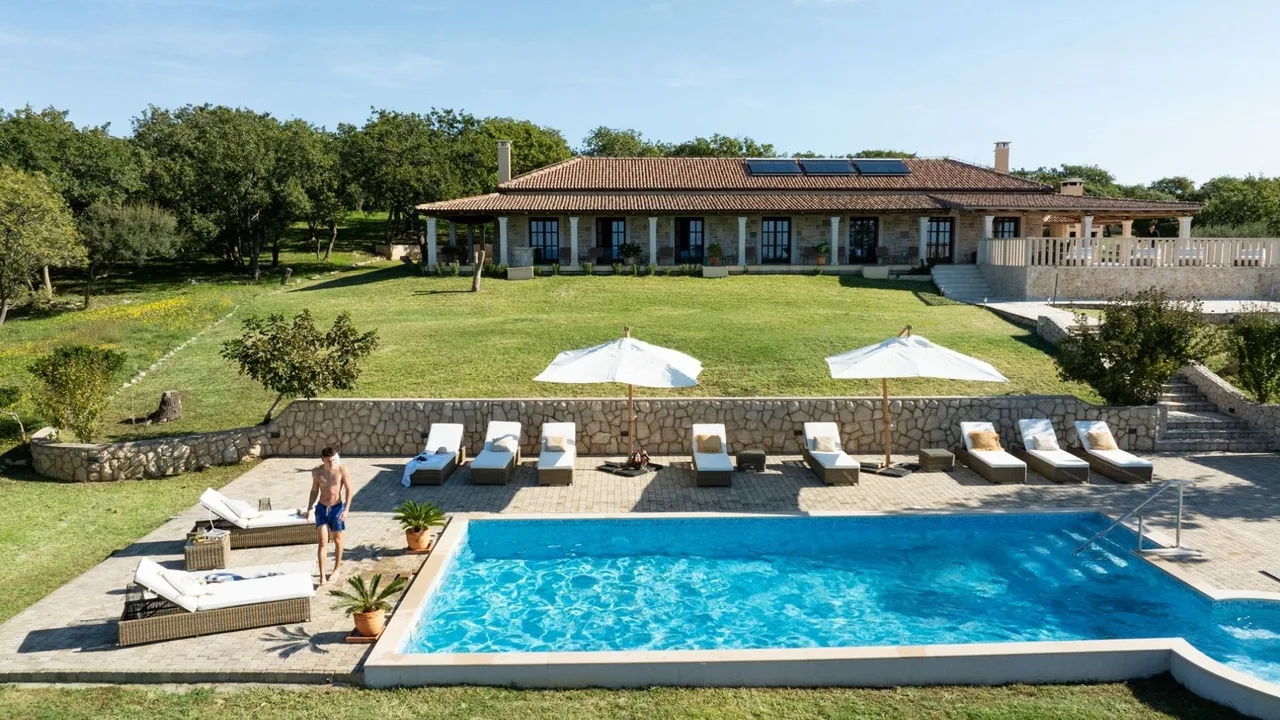 Luxury villas in Pag