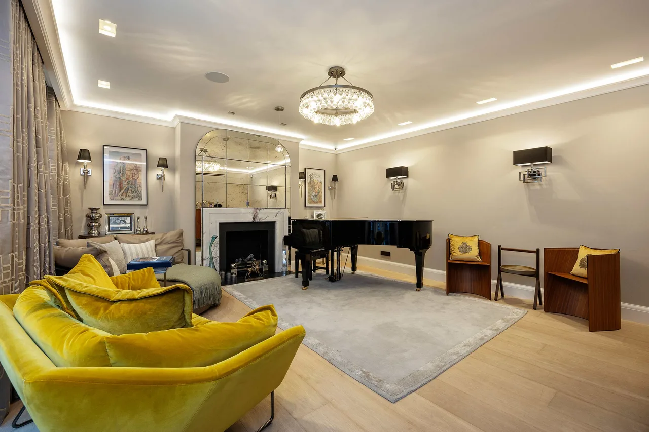 Luxury villas in Brompton