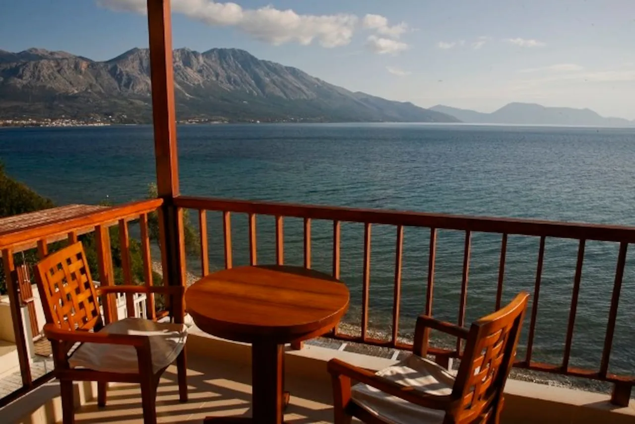 Great villa right on the Sea with Stunning Views