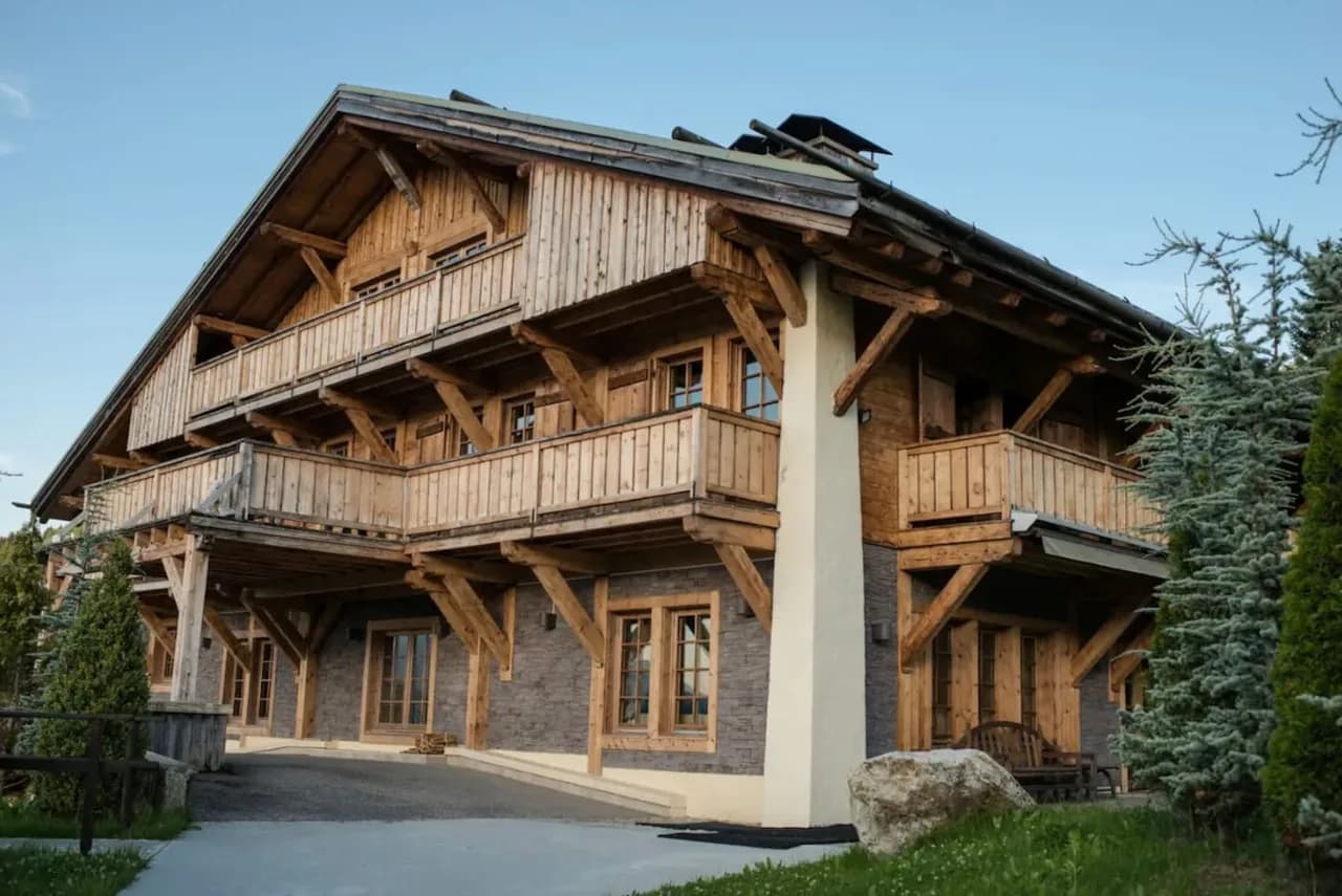 Prestige Aristocrat Posh Ski Chalet